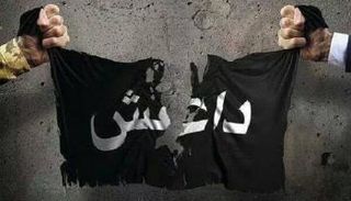 علم داعش في العراق يتمزق