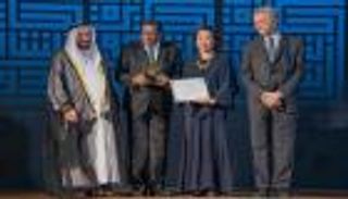 حاكم الشارقة يمنح "الكرامة للأطفال" الماليزية جائزة "مناصرة اللاجئين"