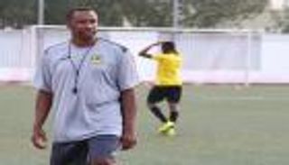 نجم الكرة السعودية السابق يطالب بتقليص عدد المحترفين في الدوري