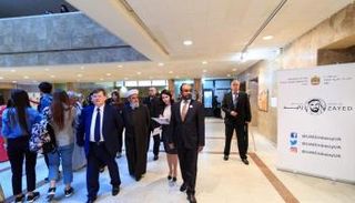 السفير الكعبي خلال افتتاح المركز