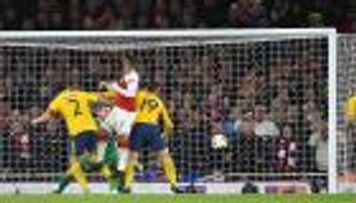 3 أرقام مميزة من تعادل أرسنال وأتلتيكو مدريد بالدوري الأوروبي