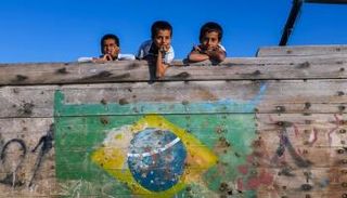 أطفال إيران يعانون ظروفا صعبة