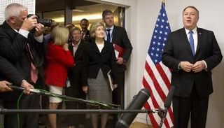 بومبيو لدى حديثه مع الصحفيين- أ.ف.ب