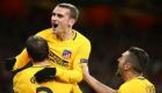 جريزمان ينافس بنزيمة وأومتيتي على جائزة أفضل فرنسي محترف