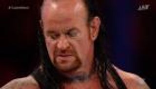 ذا أندرتيكر يهزم روسيف في نزال التابوت