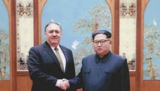 زعيم كوريا الشمالية يصافح وزير الخارجية الأمريكي