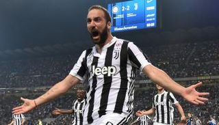 جونزالو هيجوايين  