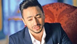 حمادة هلال حزين لوفاة طفلة خلال حفل أحياه بمصر