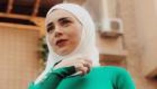 جمهور مي عز الدين يطالبها بارتداء الحجاب