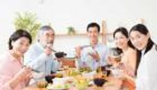 قبل أن تأكل في بلاد الشمس المشرقة.. تعرف على آداب المائدة اليابانية