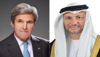د. أنور بن محمد قرقاش وزير الدولة للشؤون الخارجية بالإمارات - جون كيري وزير الخارجية الأمريكي السابق