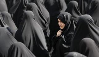 مسؤولون إيرانيون بارزون استقالوا بعد تورطهم في علاقات مشبوهة 