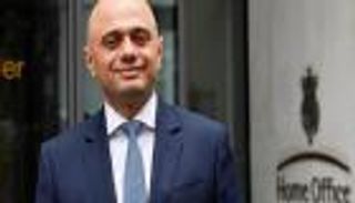 ساجد جاويد.. ابن سائق حافلة "يقود" داخلية بريطانيا