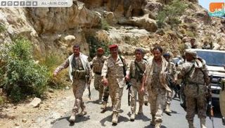 جانب من أعضاء اللجنة خلال وصولهم لتعز