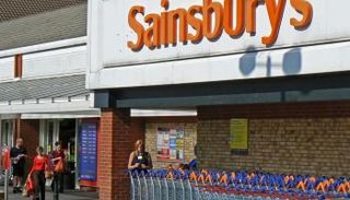 هل تتخارج قطر  من "سينسبري" عبر الاندماج؟