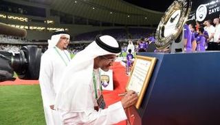 الهاجري خلال التوقيع