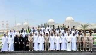 الوفد خلال زيارة محطات براكة