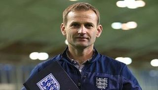 دان أشوورث المدير الفني للاتحاد الإنجليزي