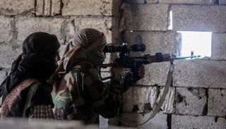 عناصر من مليشيا الحوثي الإرهابية في تعز - أرشيفية