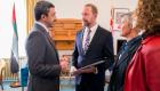 عبدالله بن زايد يُكرّم والد وزير العدل النيوزيلندي تزامنا مع "عام زايد"