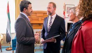   الشيخ عبدالله بن زايد آل نهيان وأندرو ليتل وزير العدل النيوزيلندي  