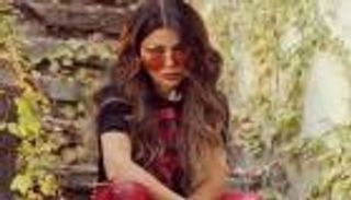 بالفيديو.. إطلالات هيفاء وهبي في "لعنة كارما"