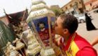 بالصور.. فوانيس محمد صلاح تغزو الأسواق قبل رمضان