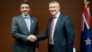 بالفيديو والصور.. عبدالله بن زايد يلتقي وزير التجارة النيوزيلندي