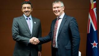  الشيخ عبدالله بن زايد آل نهيان ووزير التجارة النيوزيلندي