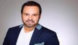 بالصور.. عاصي الحلاني يستضيف فريق The Voice بمزرعته في لبنان