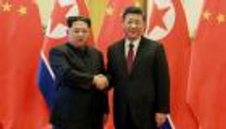 وزير الخارجية الصيني يلتقي زعيم كوريا الشمالية في بيونج يانج