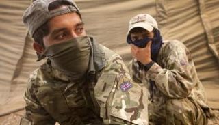 مترجمان أفغانيان يعملان لصالح الجيش البريطاني في أفغانستان في 2012