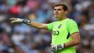  لاعبو بورتو يناشدون كاسياس البقاء لموسم آخر