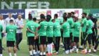 بيتزي ولاعبو الأهلي يغادرون معسكر "الأخضر" في إسبانيا