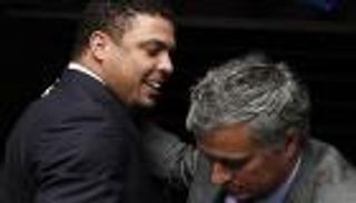 مورينيو يفضل "الظاهرة" على رونالدو