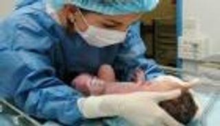 "الصحة العالمية": القابلات أبطال مجهولات