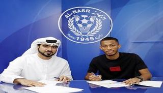 العكبري خلال التوقيع للنصر