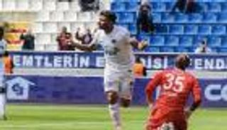 تريزيجيه يسهم بـ5 أهداف في مباراة واحدة بالدوري التركي