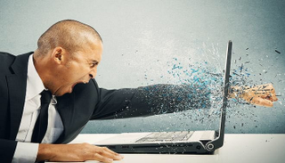 المكسرات تحسن مزاجك أثناء العمل