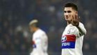 خبراء الكرة في فرنسا يشيدون بـ"جوكر الجزائر"