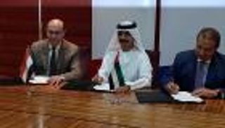 بالصور.. موانئ دبي العالمية توقع اتفاقا لتطوير ميناء جاف مصري