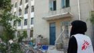 اليمن.. مسلحون يقتحمون مستشفى في تعز ويقتلون جريحا