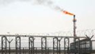 أسعار النفط تقترب من تحقيق أعلى مستوى منذ 2014