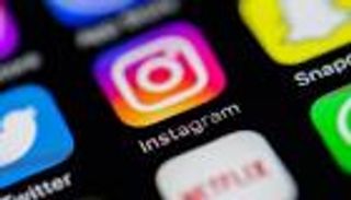 مواقع التواصل سبب غضب النساء من أنفسهن