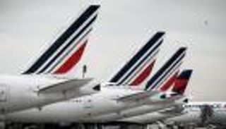 تصاعد أزمة "إير فرانس".. وأسهم الشركة تهوي في بورصة باريس