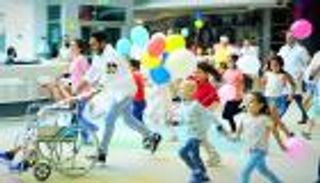 بالصور.. تامر حسني ينهي تصوير إعلان لمستشفى سرطان الأطفال