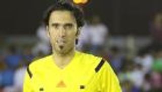 صافرة سعودية تضبط نهائي كأس أمير الكويت