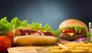 أمريكا تواجه السمنة بإجراءات مشددة على المطاعم والمتاجر