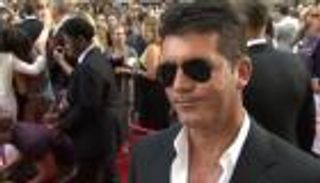 محكم إكس فاكتور الإنجليزي يشد وجهه بمعرفة "ملك البوتكس" 