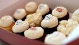 بالصور.. كعك تذكاري بمناسبة الزفاف الملكي البريطاني